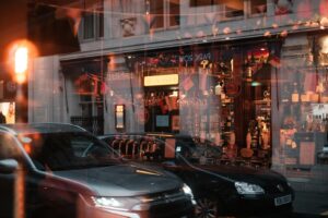 A blurry photo of a city street at night